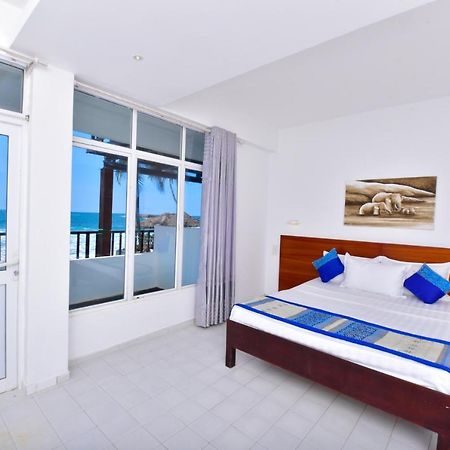 Lucky Seven Beach Resort Hikkaduwa Exteriör bild