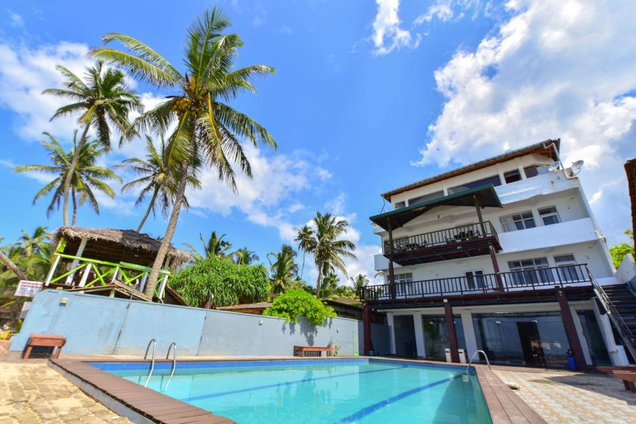 Lucky Seven Beach Resort Hikkaduwa Exteriör bild