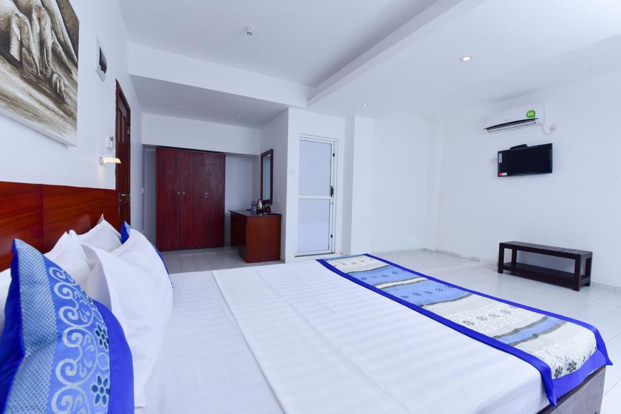 Lucky Seven Beach Resort Hikkaduwa Exteriör bild