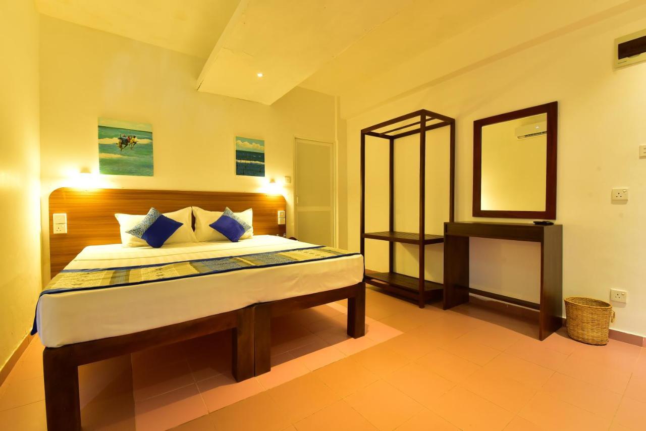 Lucky Seven Beach Resort Hikkaduwa Exteriör bild