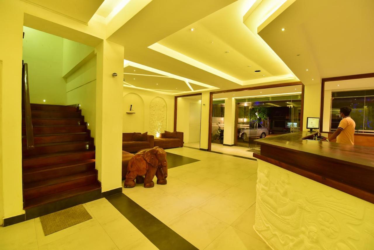 Lucky Seven Beach Resort Hikkaduwa Exteriör bild
