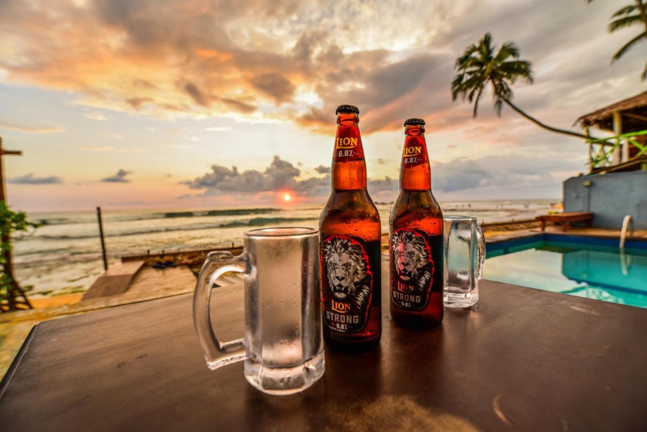 Lucky Seven Beach Resort Hikkaduwa Exteriör bild