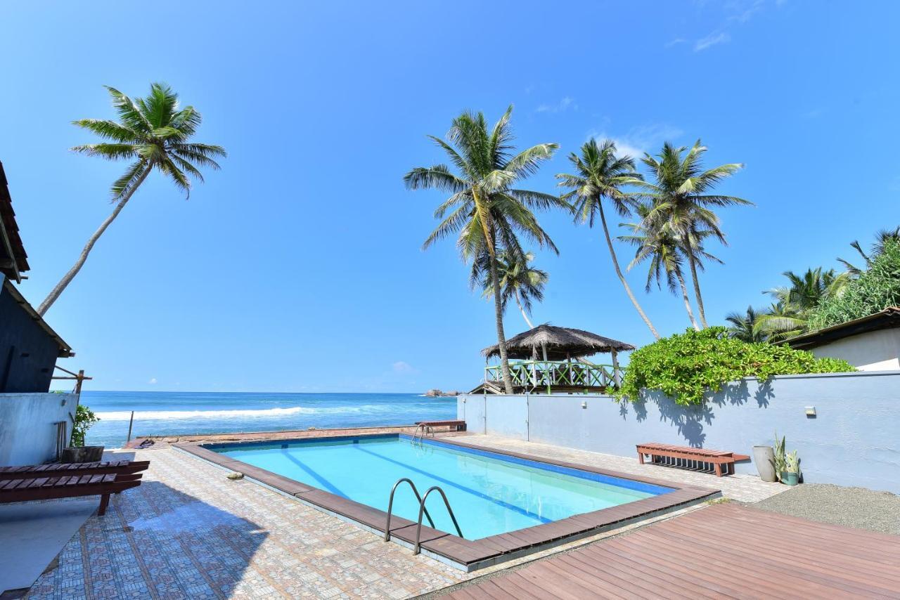 Lucky Seven Beach Resort Hikkaduwa Exteriör bild